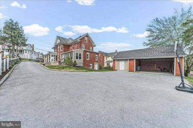 825 PEQUEA AVE, Gap, PA 17527