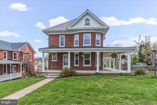 825 PEQUEA AVE, Gap, PA 17527