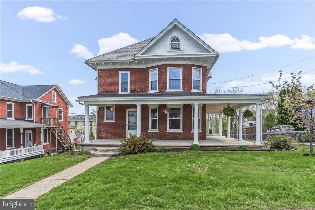 825 PEQUEA AVE, Gap, PA 17527