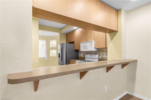 1137 Van Loon Commons CIR 203, Cape Coral, FL 33909