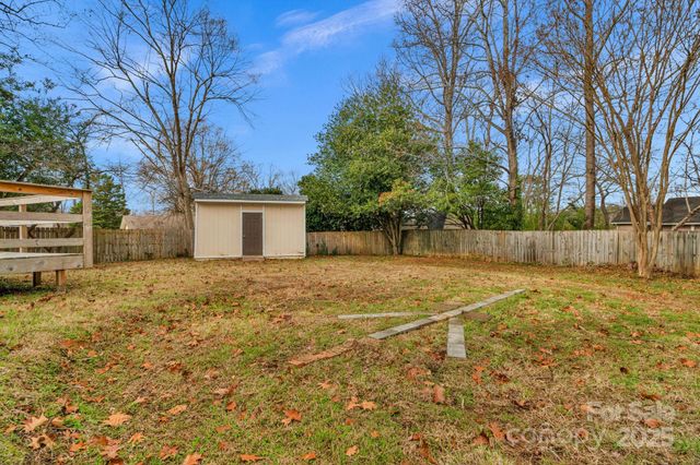 6109 Tartan Green Court, Charlotte, NC 28227