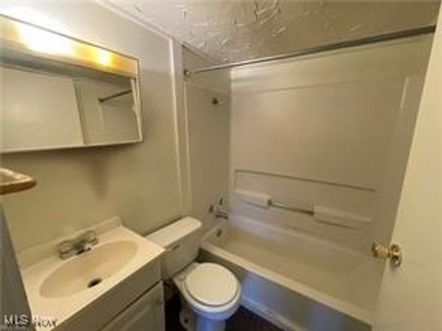 5438 Chapel Road, Madison, OH 44057