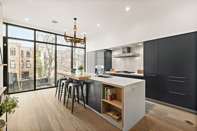 926 HUDSON ST, Hoboken, NJ 07030