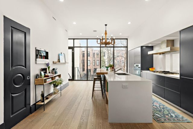 926 HUDSON ST, Hoboken, NJ 07030