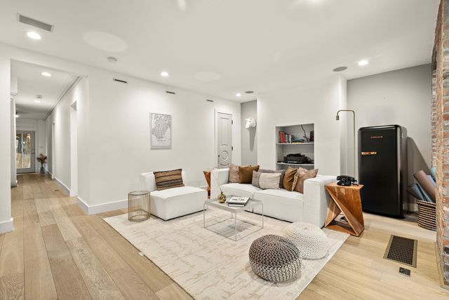 926 HUDSON ST, Hoboken, NJ 07030