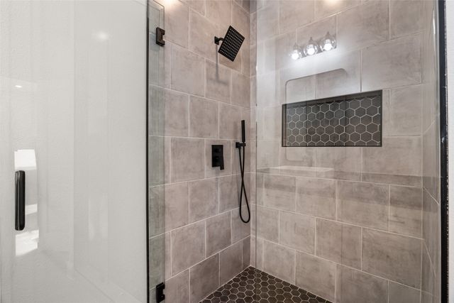 5405 Stonegate Circle, Granbury, TX 76048