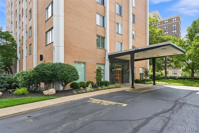 900 S Hanley Road 1D, Clayton, MO 63105