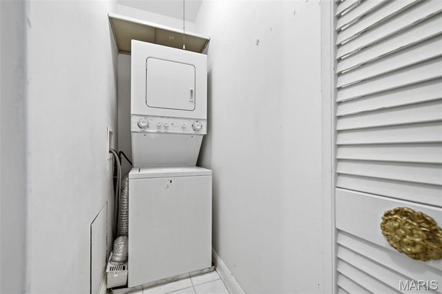 900 S Hanley Road 1D, Clayton, MO 63105