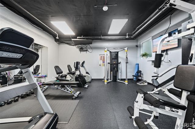 900 S Hanley Road 1D, Clayton, MO 63105