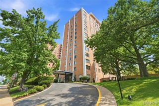 900 S Hanley Road 1D, Clayton, MO 63105