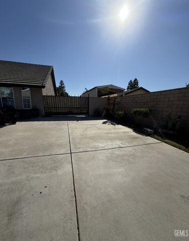 6301 Phyllis Street, Bakersfield, CA 93313