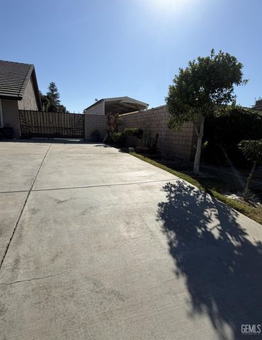 6301 Phyllis Street, Bakersfield, CA 93313