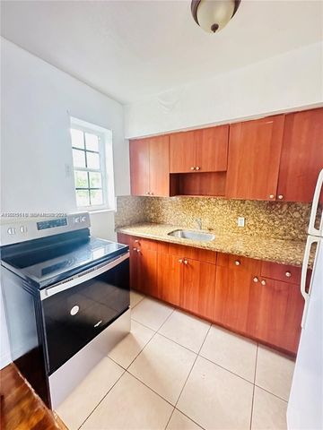 2371 SW 27th St, Miami, FL 33133