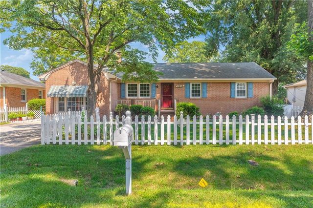 2036 English AVE, Chesapeake, VA 23320