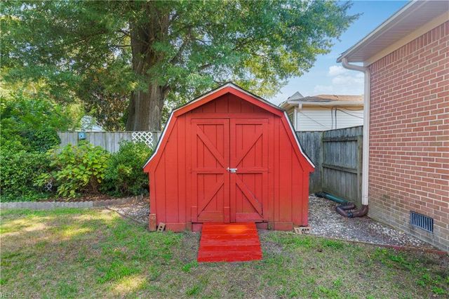 2036 English AVE, Chesapeake, VA 23320