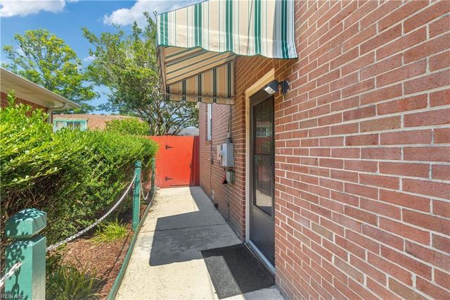 2036 English AVE, Chesapeake, VA 23320