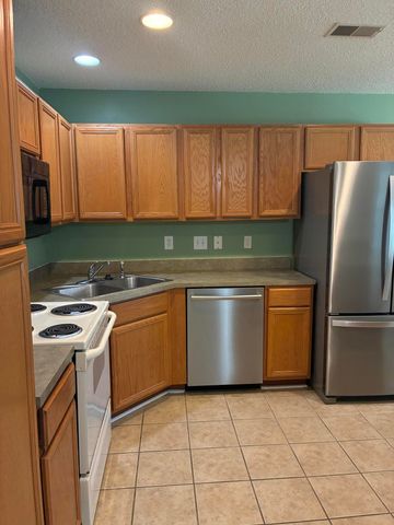 902 Yellow Hawthorn Circle, Summerville, SC 29483