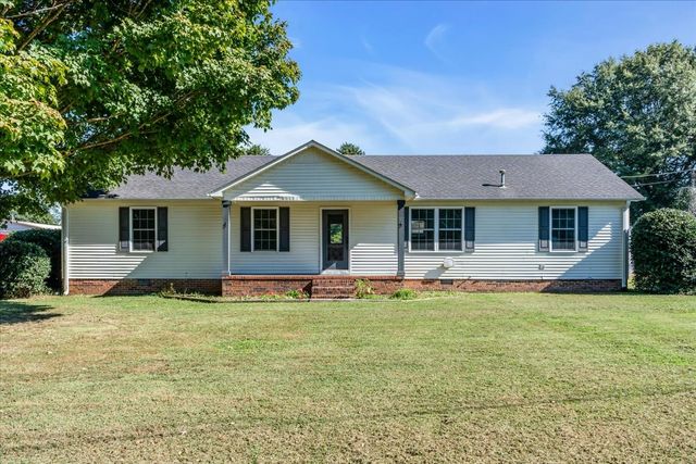 145 Hawkins Dr, Smithville, TN 37166