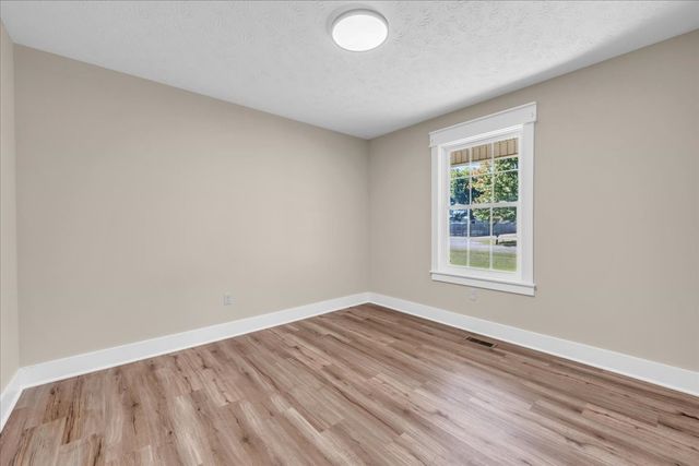 145 Hawkins Dr, Smithville, TN 37166