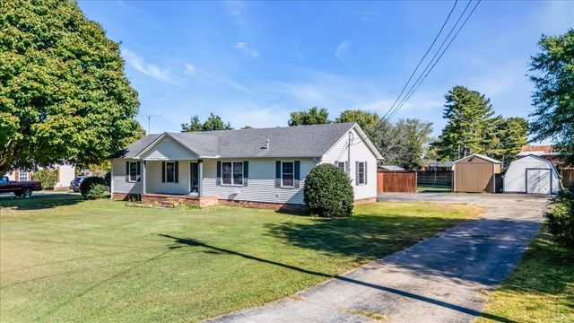 145 Hawkins Dr, Smithville, TN 37166
