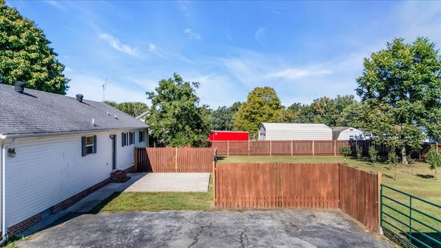 145 Hawkins Dr, Smithville, TN 37166