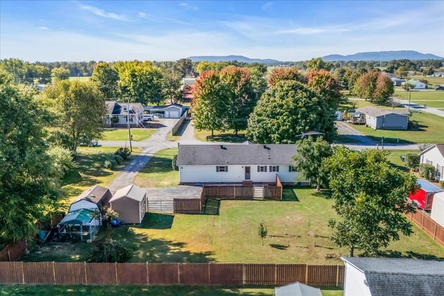 145 Hawkins Dr, Smithville, TN 37166