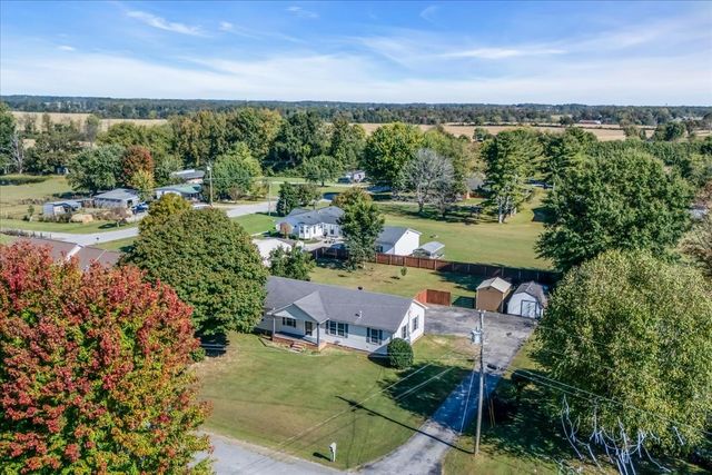 145 Hawkins Dr, Smithville, TN 37166