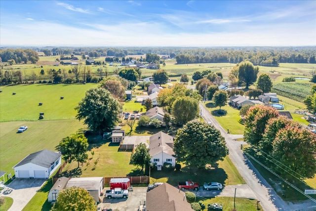 145 Hawkins Dr, Smithville, TN 37166