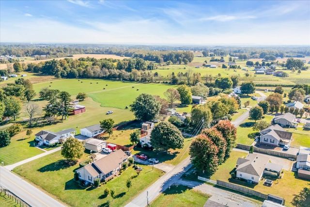 145 Hawkins Dr, Smithville, TN 37166