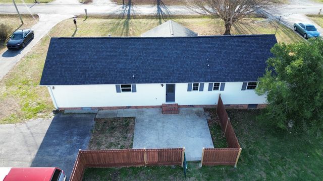 145 Hawkins Dr, Smithville, TN 37166