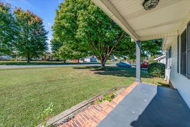 145 Hawkins Dr, Smithville, TN 37166