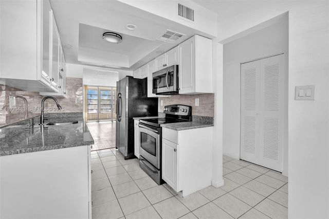 3361 NW 47th Ter 220, Lauderdale Lakes, FL 33319