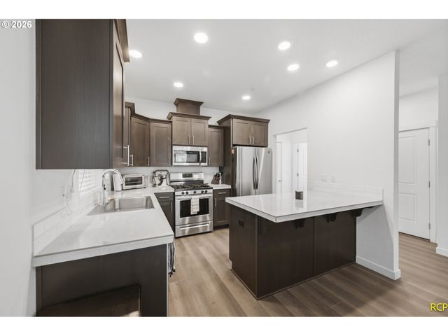 859 S 23RD Ave, Cornelius, OR 97113
