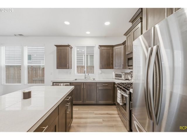 859 S 23RD Ave, Cornelius, OR 97113