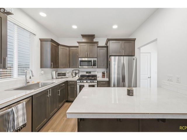 859 S 23RD Ave, Cornelius, OR 97113