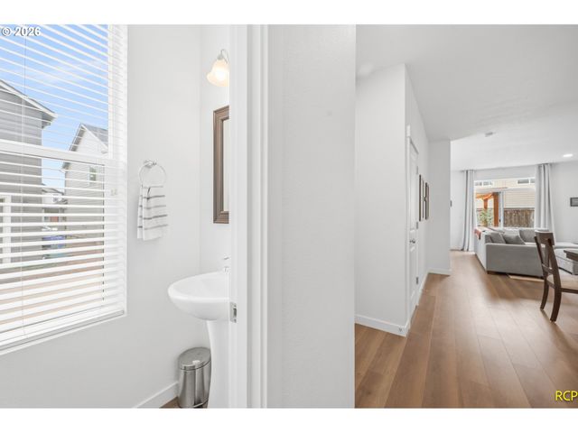 859 S 23RD Ave, Cornelius, OR 97113