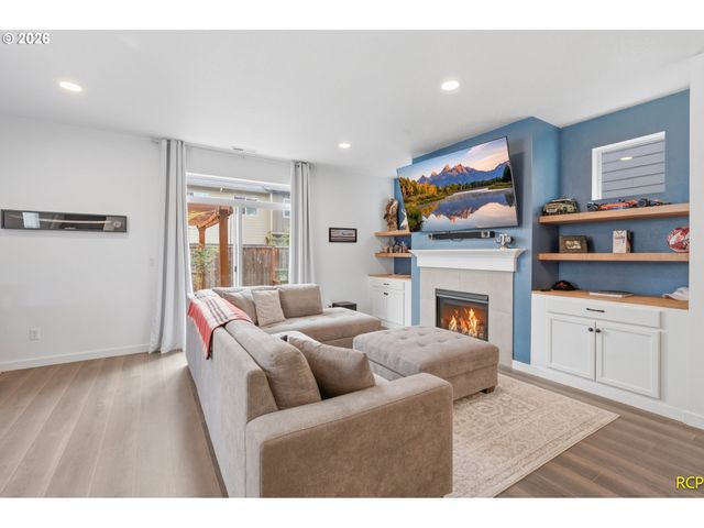 859 S 23RD Ave, Cornelius, OR 97113