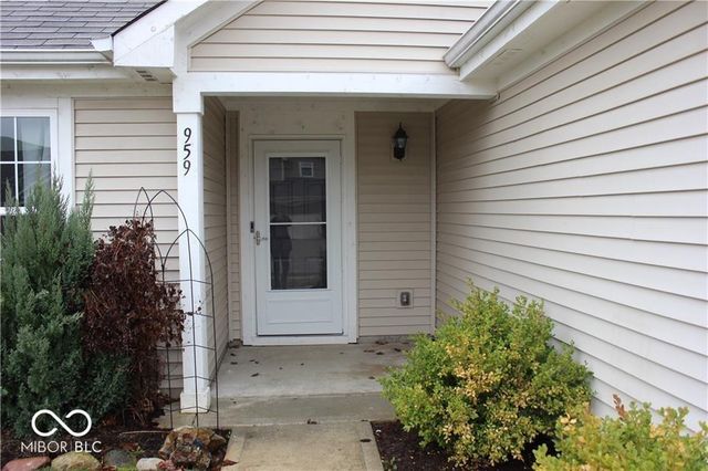 959 Retford Drive, Westfield, IN 46074