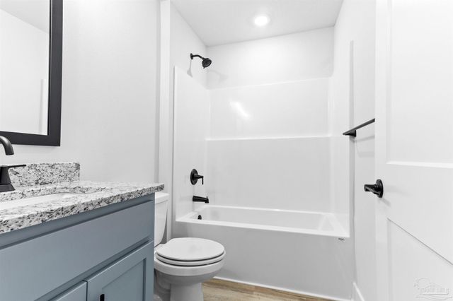 1894 Hazelnut Dr 39B, Cantonment, FL 32533