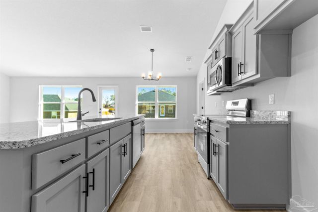 1894 Hazelnut Dr 39B, Cantonment, FL 32533