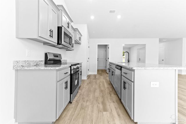 1894 Hazelnut Dr 39B, Cantonment, FL 32533