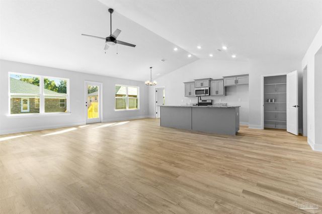 1894 Hazelnut Dr 39B, Cantonment, FL 32533