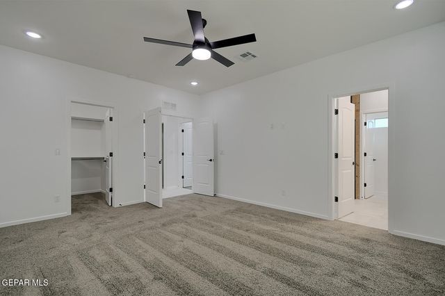 13889 CAROLINA PONCE Avenue, Horizon City, TX 79928