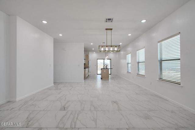 13889 CAROLINA PONCE Avenue, Horizon City, TX 79928