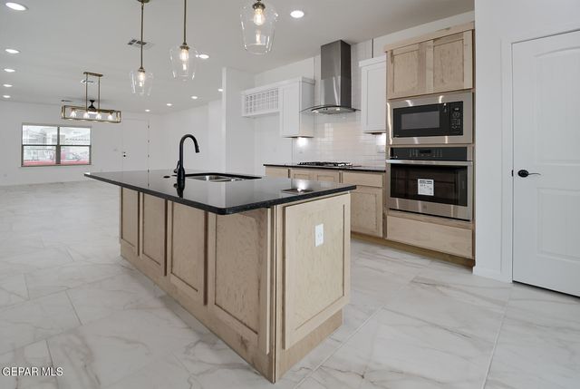13889 CAROLINA PONCE Avenue, Horizon City, TX 79928