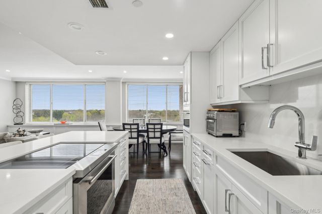 100 Hilton Avenue 901, Garden City, NY 11530