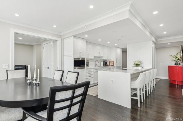 100 Hilton Avenue 901, Garden City, NY 11530