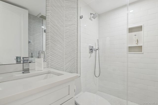 100 Hilton Avenue 901, Garden City, NY 11530