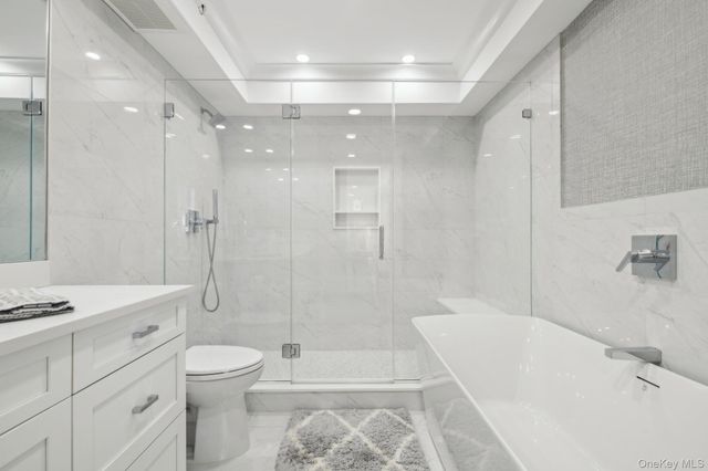 100 Hilton Avenue 901, Garden City, NY 11530