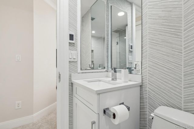 100 Hilton Avenue 901, Garden City, NY 11530